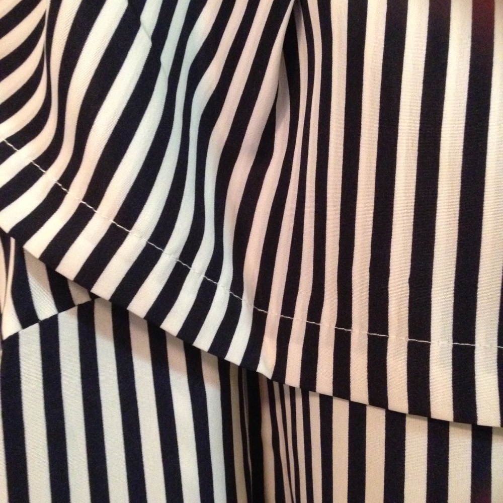 Dramatic ruffle top - Picture 10 of 10